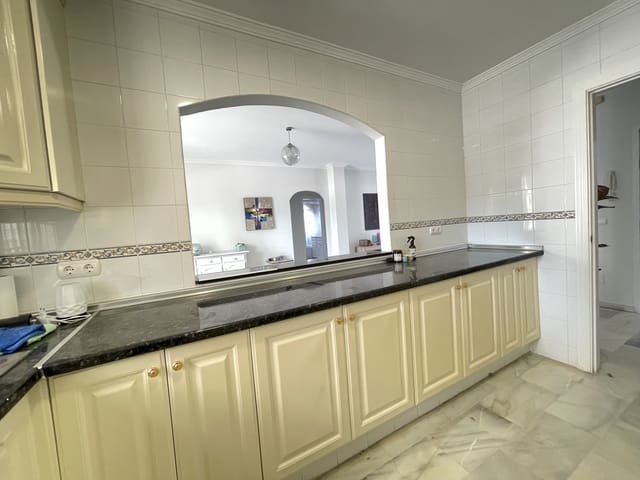 2 chambre Appartement à vendre à Estepona Golf, Estepona avec piscine garage - 239 000 € (Ref: 9191907)