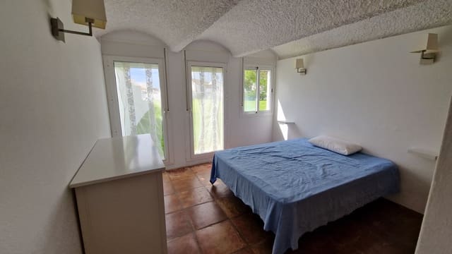 3 soveværelse Semi-Rækkehus til salg i Bahía Dorada, Estepona med swimmingpool - € 499.000 (Ref: 9223729)