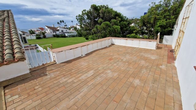 3 soveværelse Semi-Rækkehus til salg i Bahía Dorada, Estepona med swimmingpool - € 499.000 (Ref: 9223729)