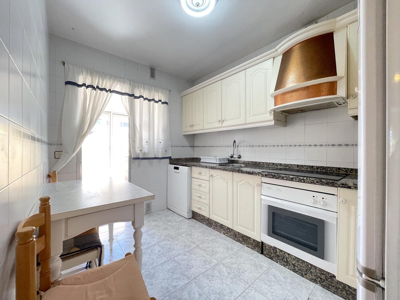 3 chambre Appartement à vendre à Estepona avec piscine garage - 450 000 € (Ref: 9228031)