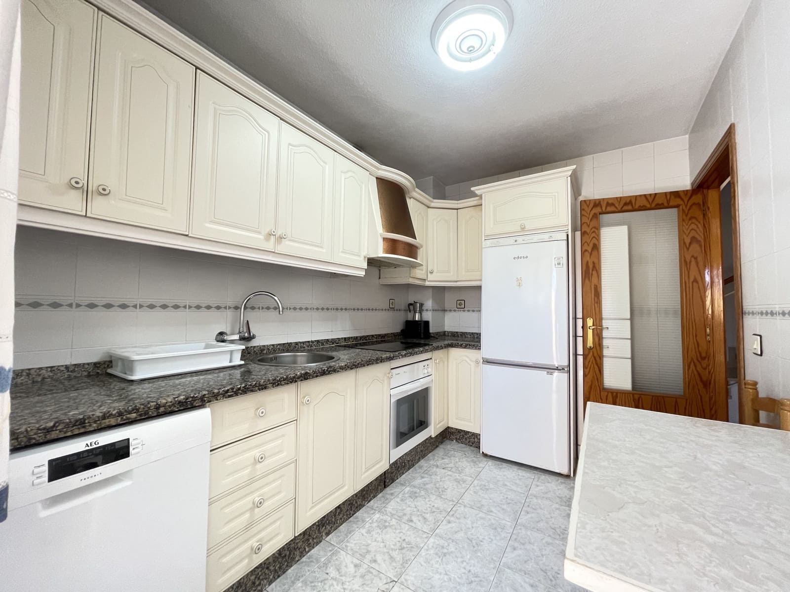 3 chambre Appartement à vendre à Estepona avec piscine garage - 450 000 € (Ref: 9228031)