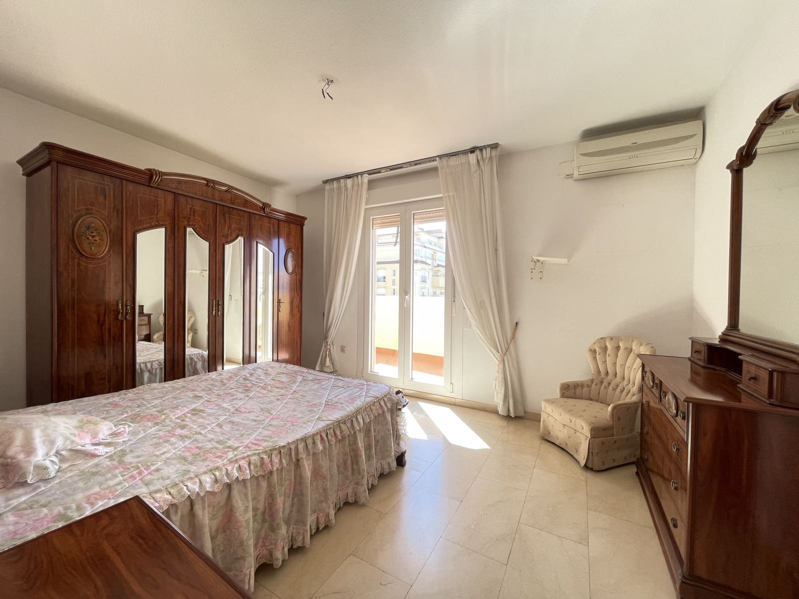 3 chambre Appartement à vendre à Estepona avec piscine garage - 450 000 € (Ref: 9228031)