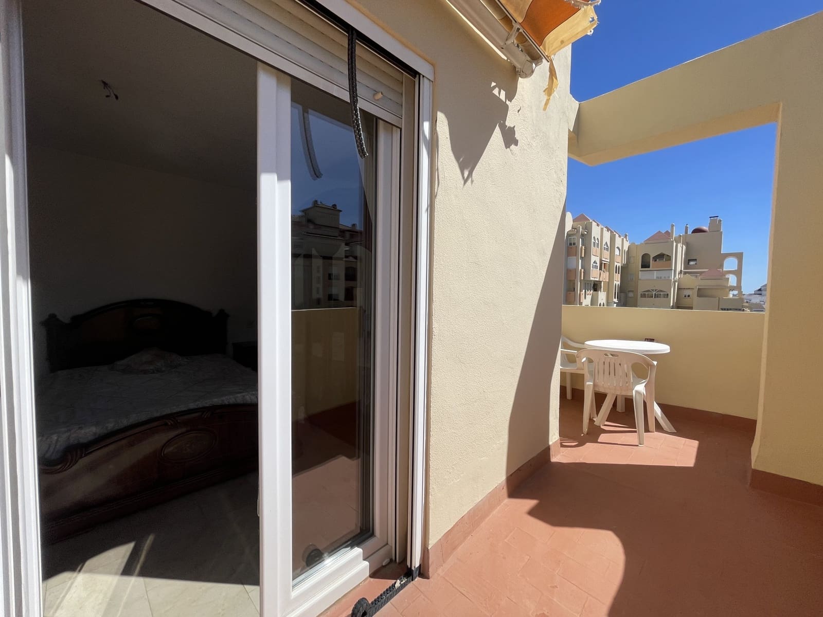 3 chambre Appartement à vendre à Estepona avec piscine garage - 450 000 € (Ref: 9228031)