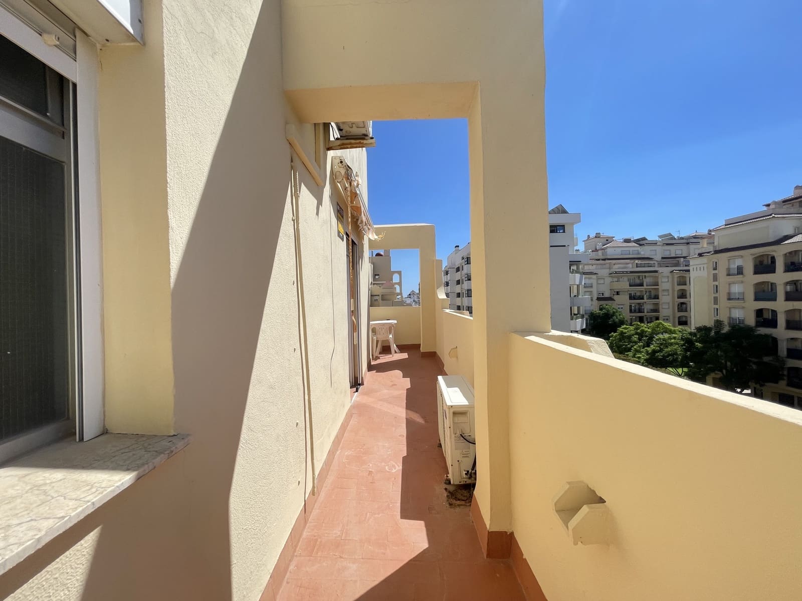3 chambre Appartement à vendre à Estepona avec piscine garage - 450 000 € (Ref: 9228031)
