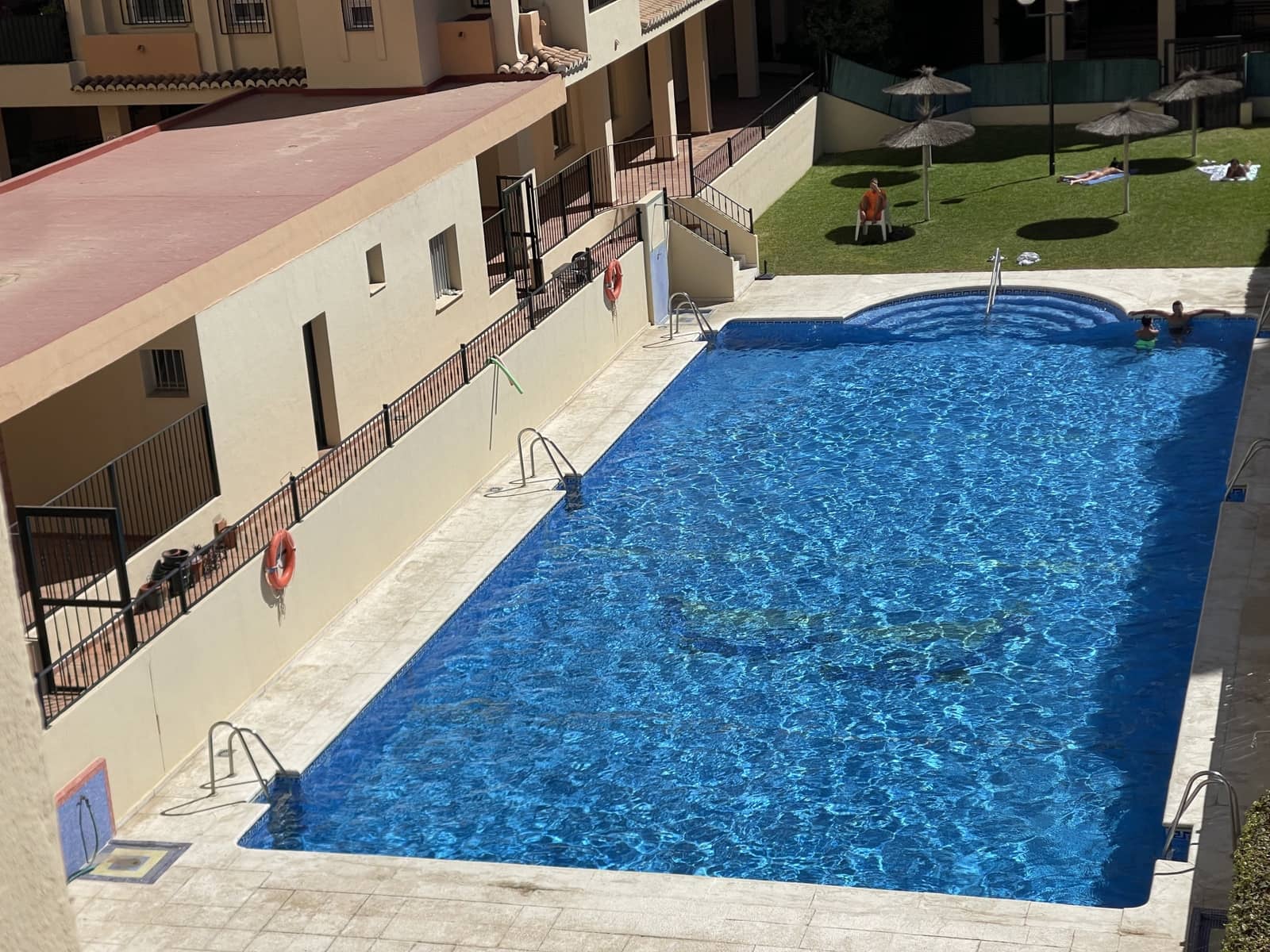 3 chambre Appartement à vendre à Estepona avec piscine garage - 450 000 € (Ref: 9228031)