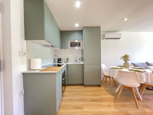 2 makuuhuone Huoneisto myytävänä paikassa Bahía Dorada, Estepona mukana uima-altaan 
autotalli - 267 000 € (Ref: 9230690)