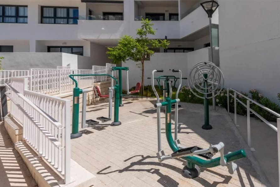 2 chambre Appartement à vendre à Estepona avec piscine garage - 380 000 € (Ref: 9256381)