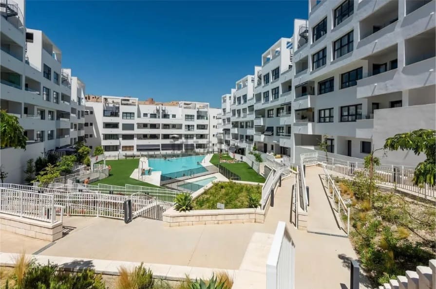 2 chambre Appartement à vendre à Estepona avec piscine garage - 380 000 € (Ref: 9256381)