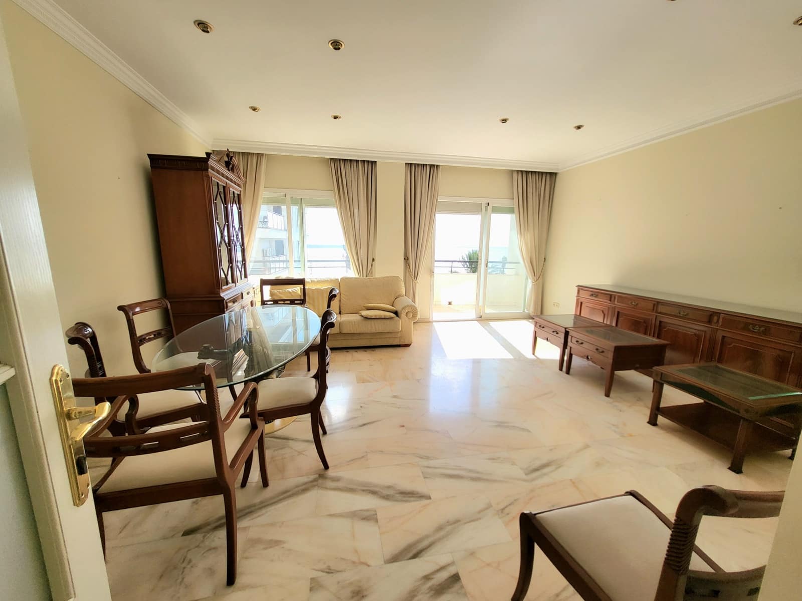 3 bedroom Flat for sale in Estepona - € 950,000 (Ref: 9325179)