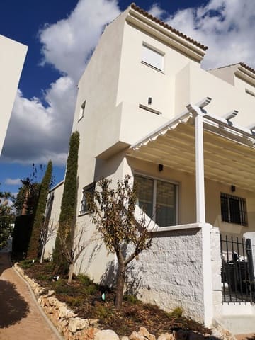 Casa de 4 habitaciones en Estepona en venta con garaje - 595.000 € (Ref: 9335643)