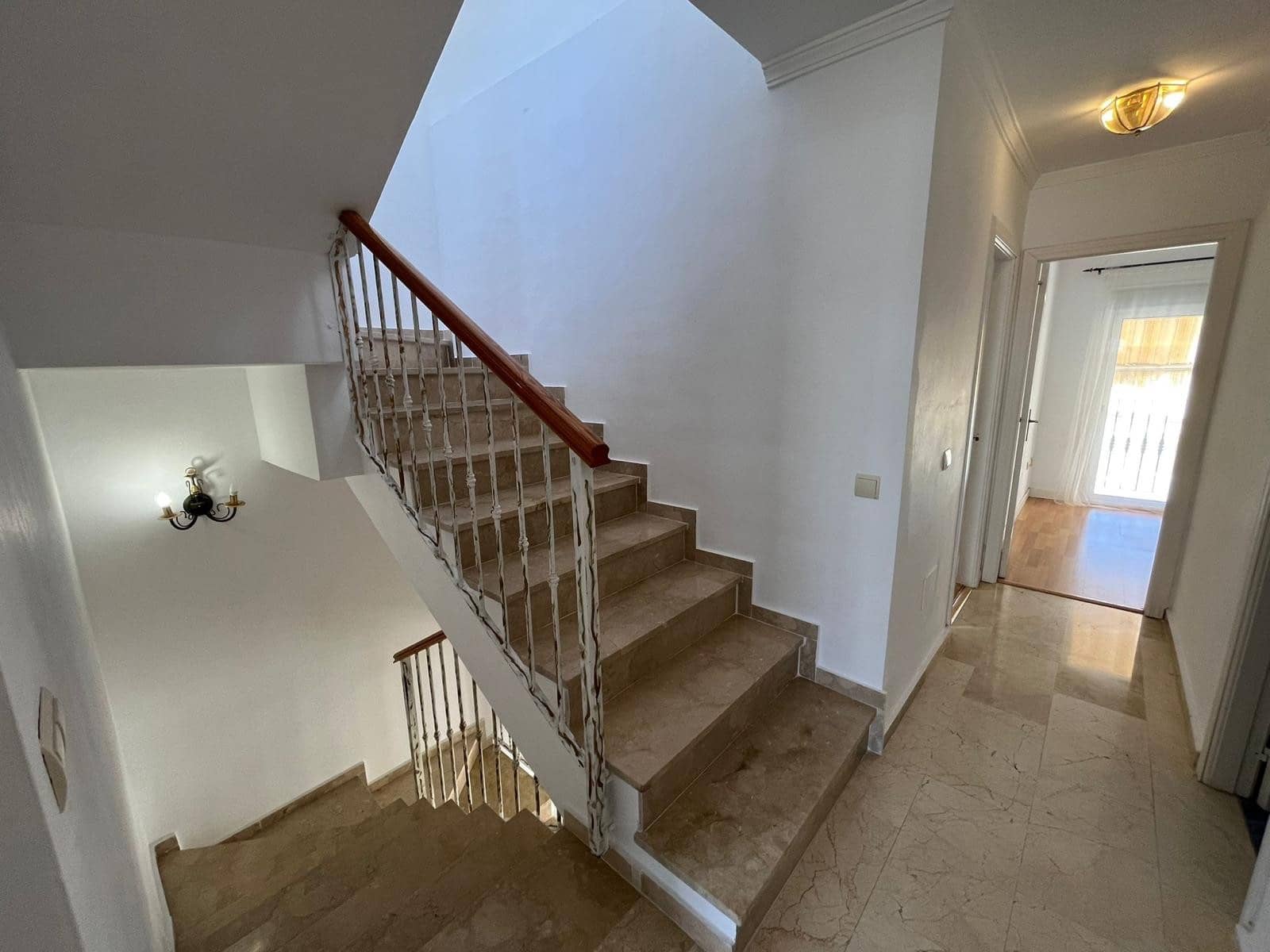 3 soveværelse Byhus til salg i Estepona med swimmingpool garage - € 575.000 (Ref: 9357790)