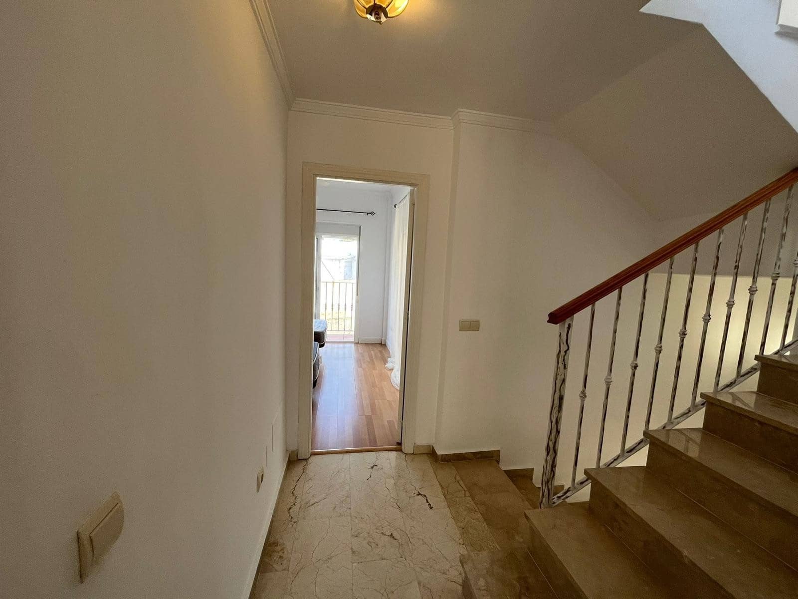 3 soveværelse Byhus til salg i Estepona med swimmingpool garage - € 575.000 (Ref: 9357790)