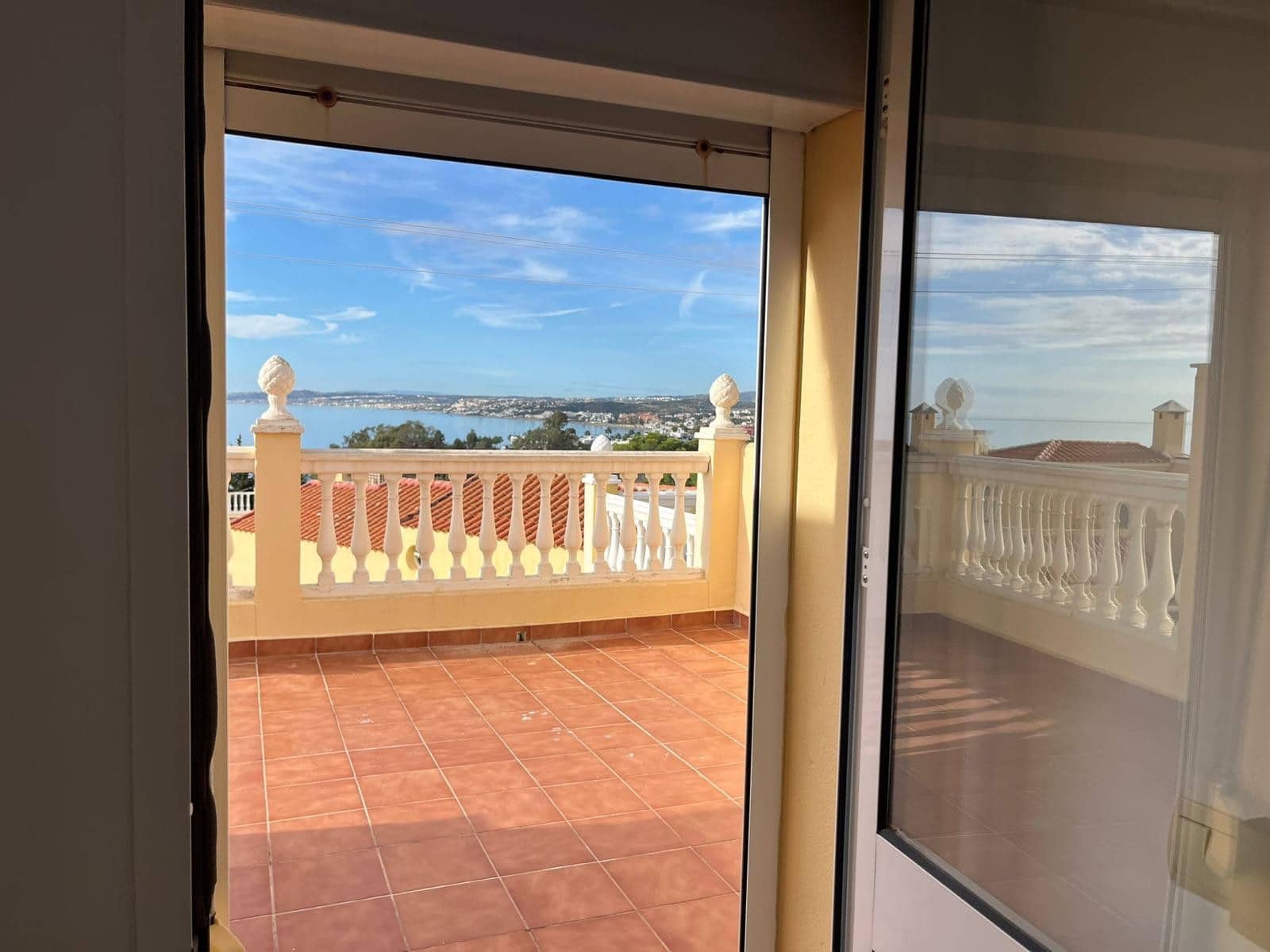 3 soveværelse Byhus til salg i Estepona med swimmingpool garage - € 575.000 (Ref: 9357790)