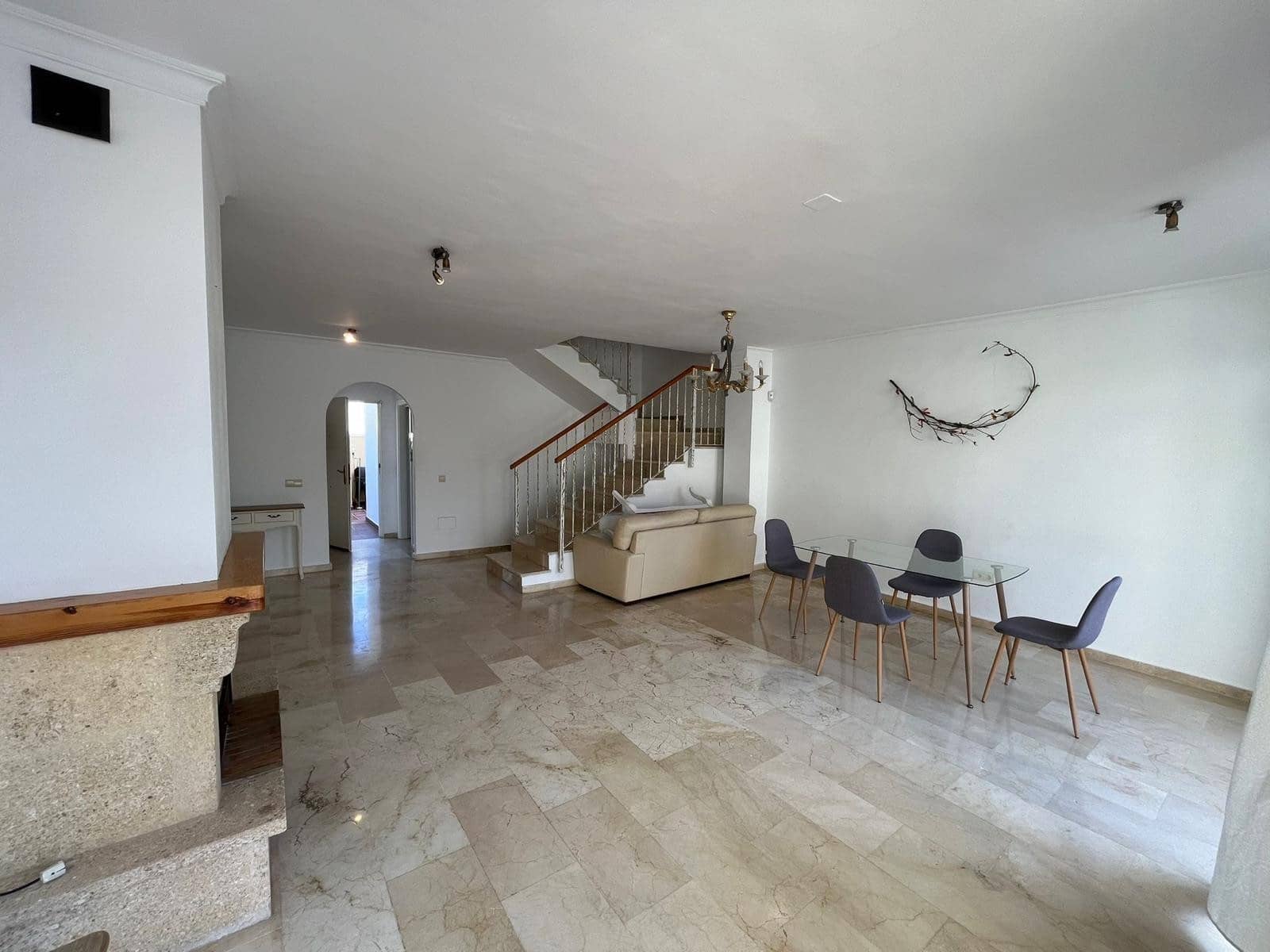 3 soveværelse Byhus til salg i Estepona med swimmingpool garage - € 575.000 (Ref: 9357790)