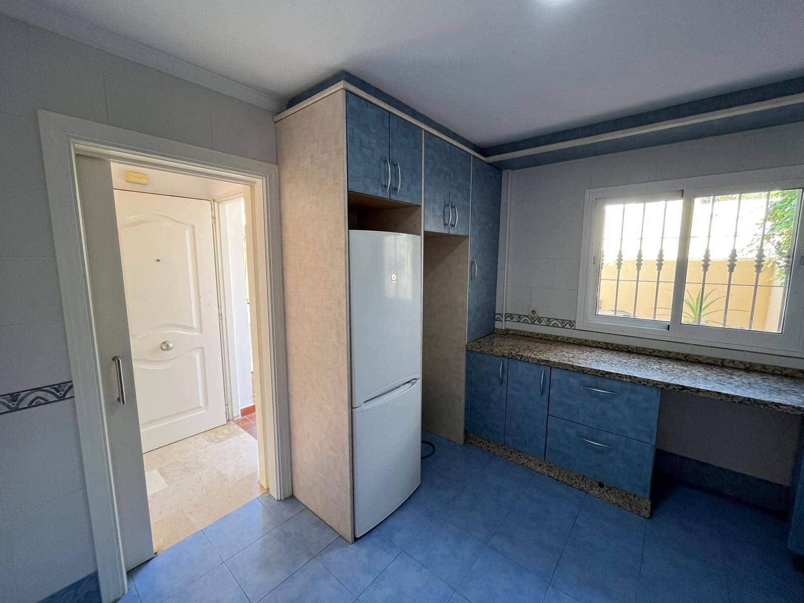 3 soveværelse Byhus til salg i Estepona med swimmingpool garage - € 575.000 (Ref: 9357790)