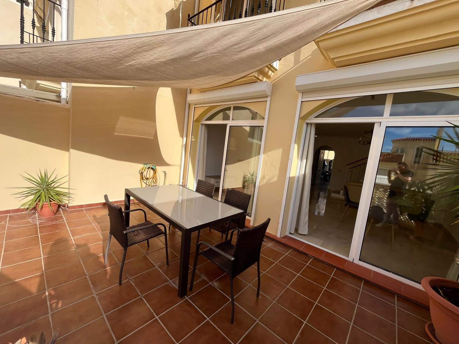 3 soveværelse Byhus til salg i Estepona med swimmingpool garage - € 575.000 (Ref: 9357790)