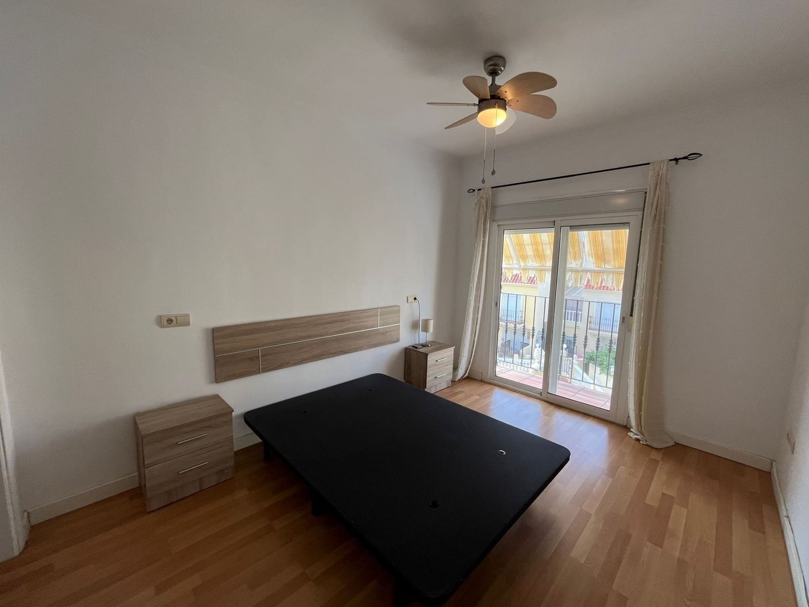 3 soveværelse Byhus til salg i Estepona med swimmingpool garage - € 575.000 (Ref: 9357790)