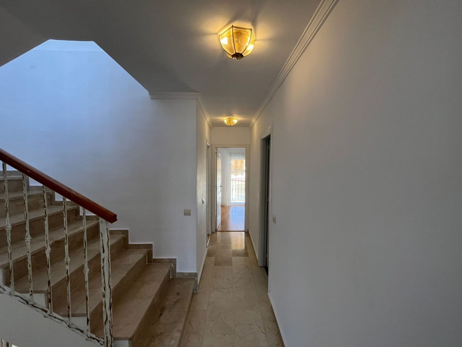 3 soveværelse Byhus til salg i Estepona med swimmingpool garage - € 575.000 (Ref: 9357790)