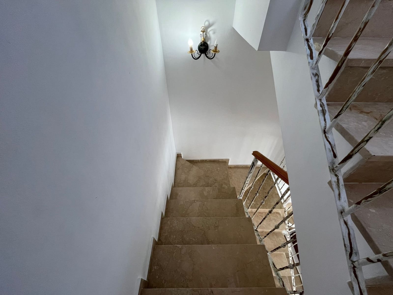 3 soveværelse Byhus til salg i Estepona med swimmingpool garage - € 575.000 (Ref: 9357790)