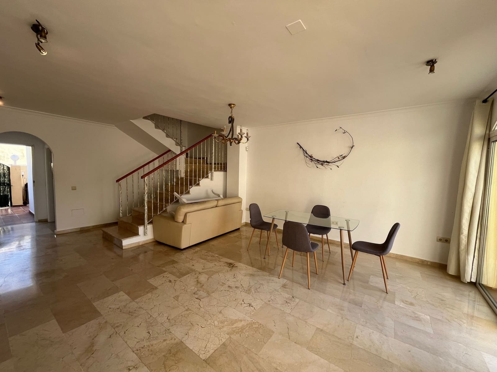 3 soveværelse Byhus til salg i Estepona med swimmingpool garage - € 575.000 (Ref: 9357790)