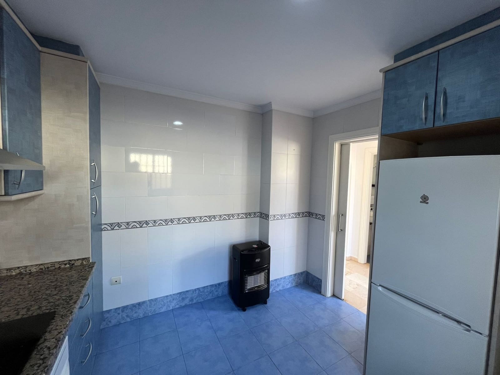 3 soveværelse Byhus til salg i Estepona med swimmingpool garage - € 575.000 (Ref: 9357790)