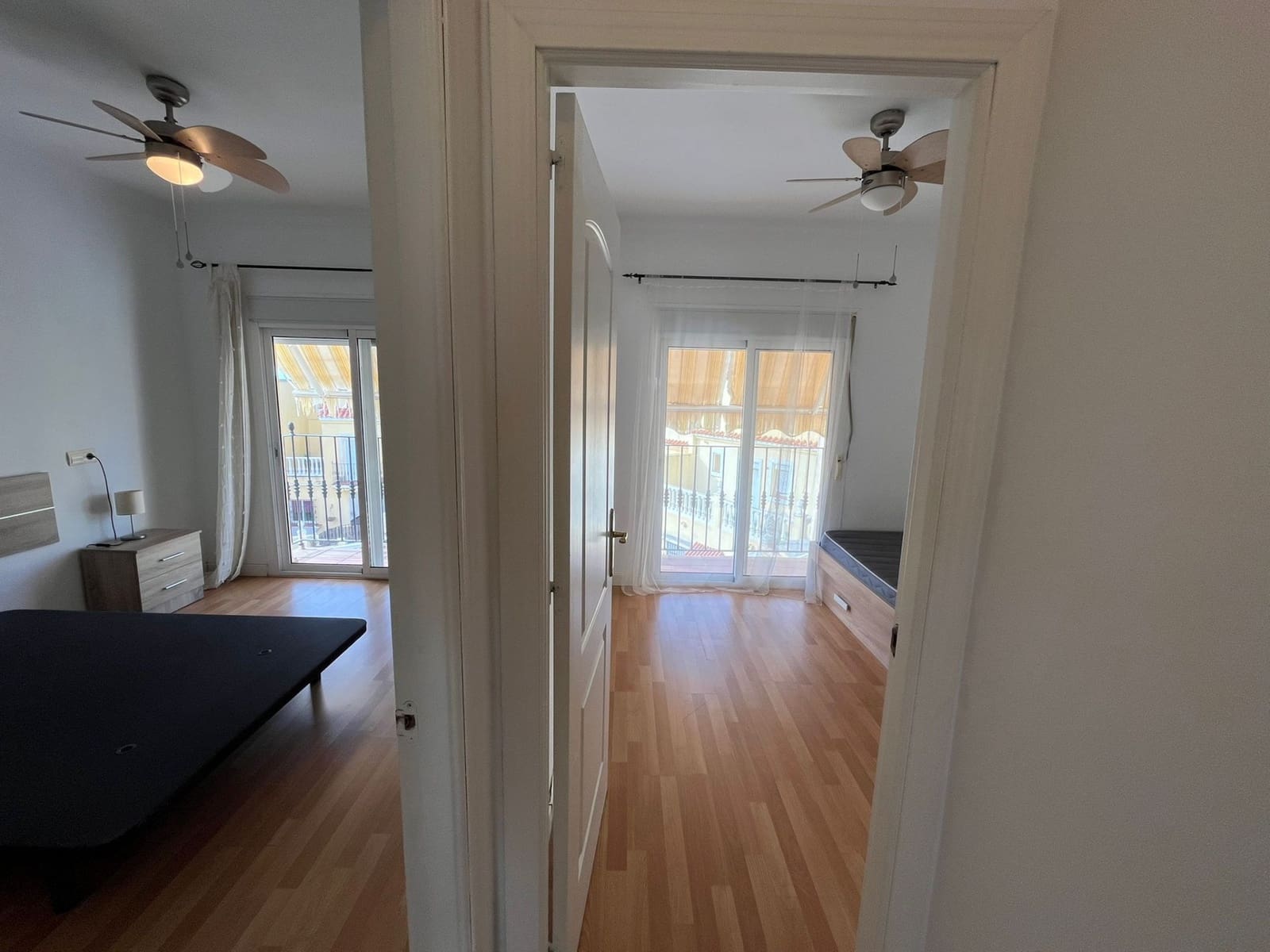 3 soveværelse Byhus til salg i Estepona med swimmingpool garage - € 575.000 (Ref: 9357790)