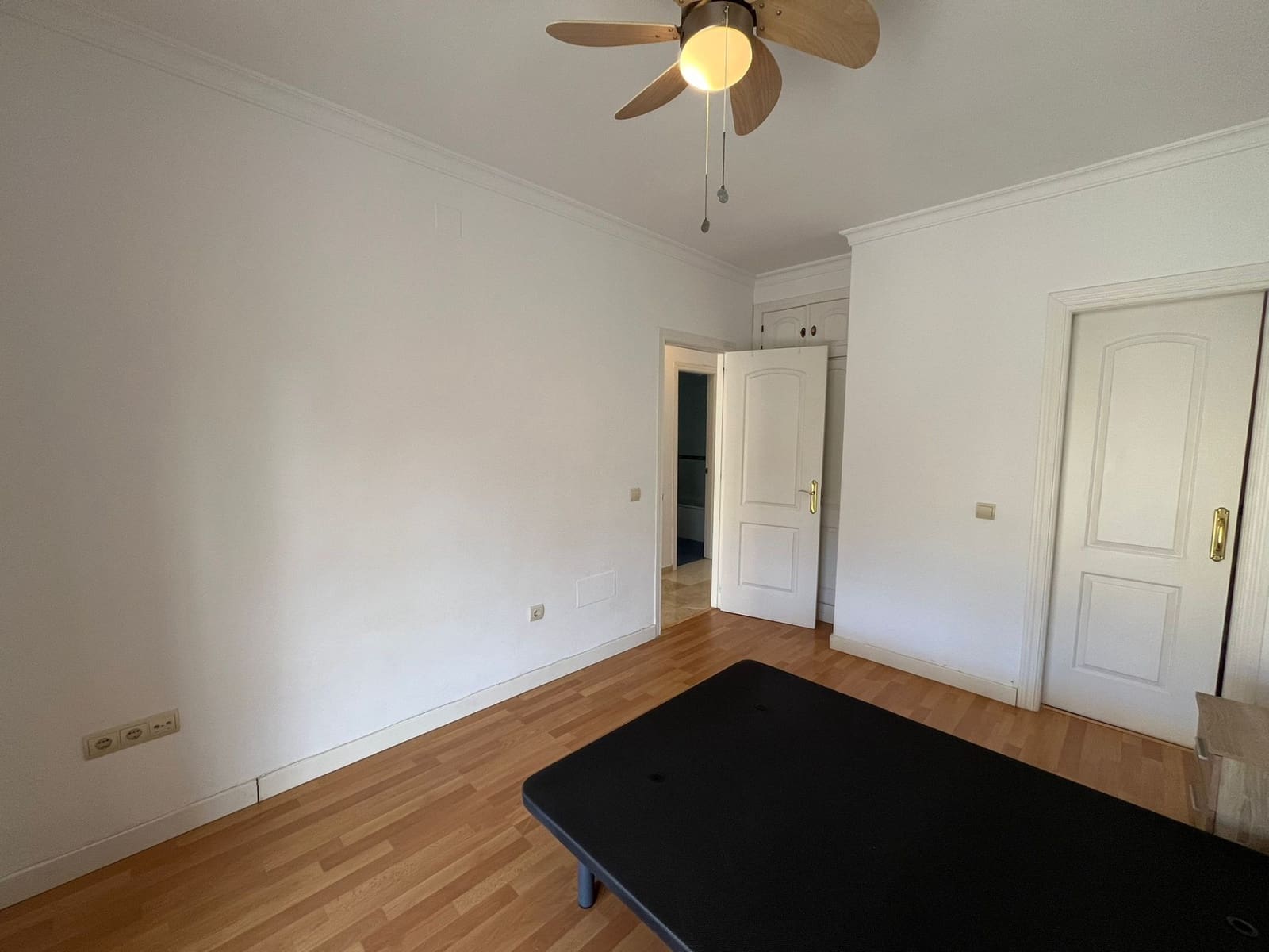 3 soveværelse Byhus til salg i Estepona med swimmingpool garage - € 575.000 (Ref: 9357790)