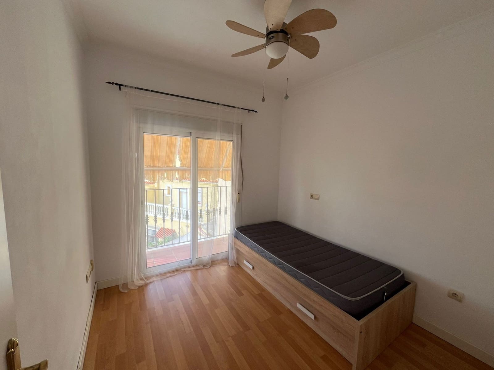 3 soveværelse Byhus til salg i Estepona med swimmingpool garage - € 575.000 (Ref: 9357790)