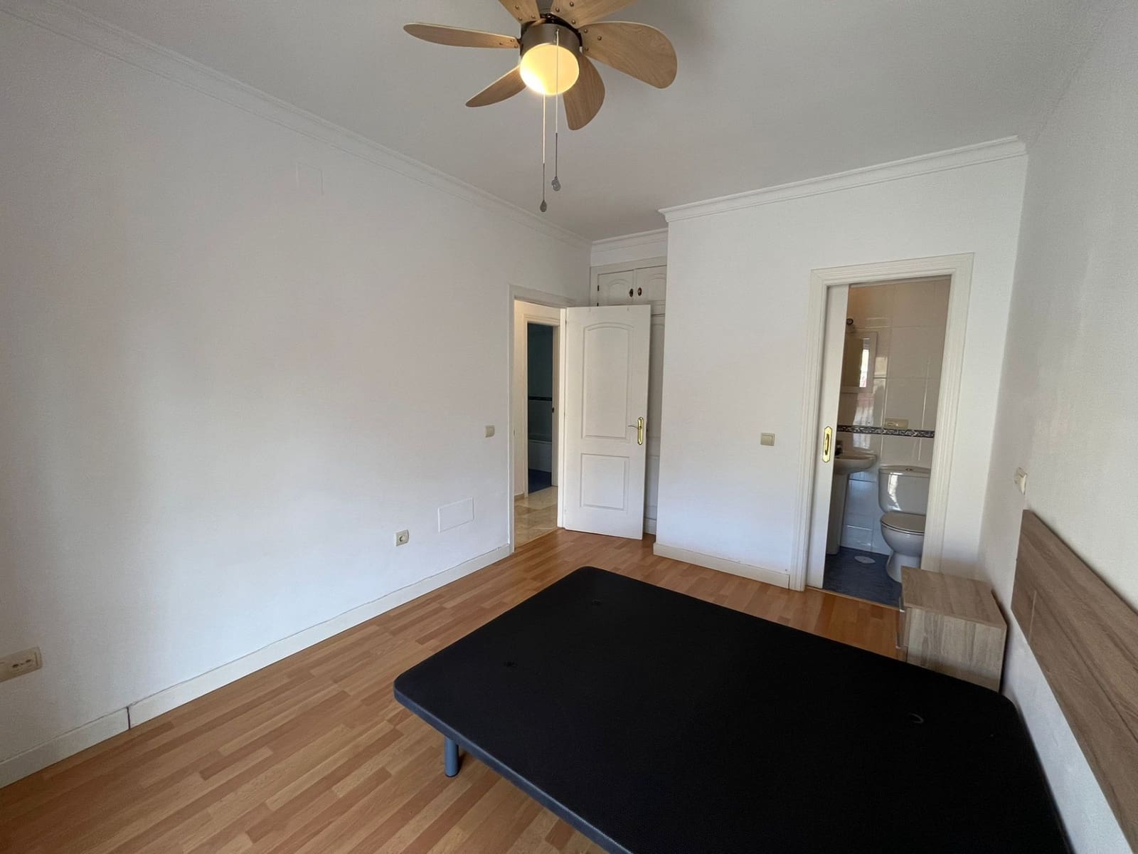 3 soveværelse Byhus til salg i Estepona med swimmingpool garage - € 575.000 (Ref: 9357790)