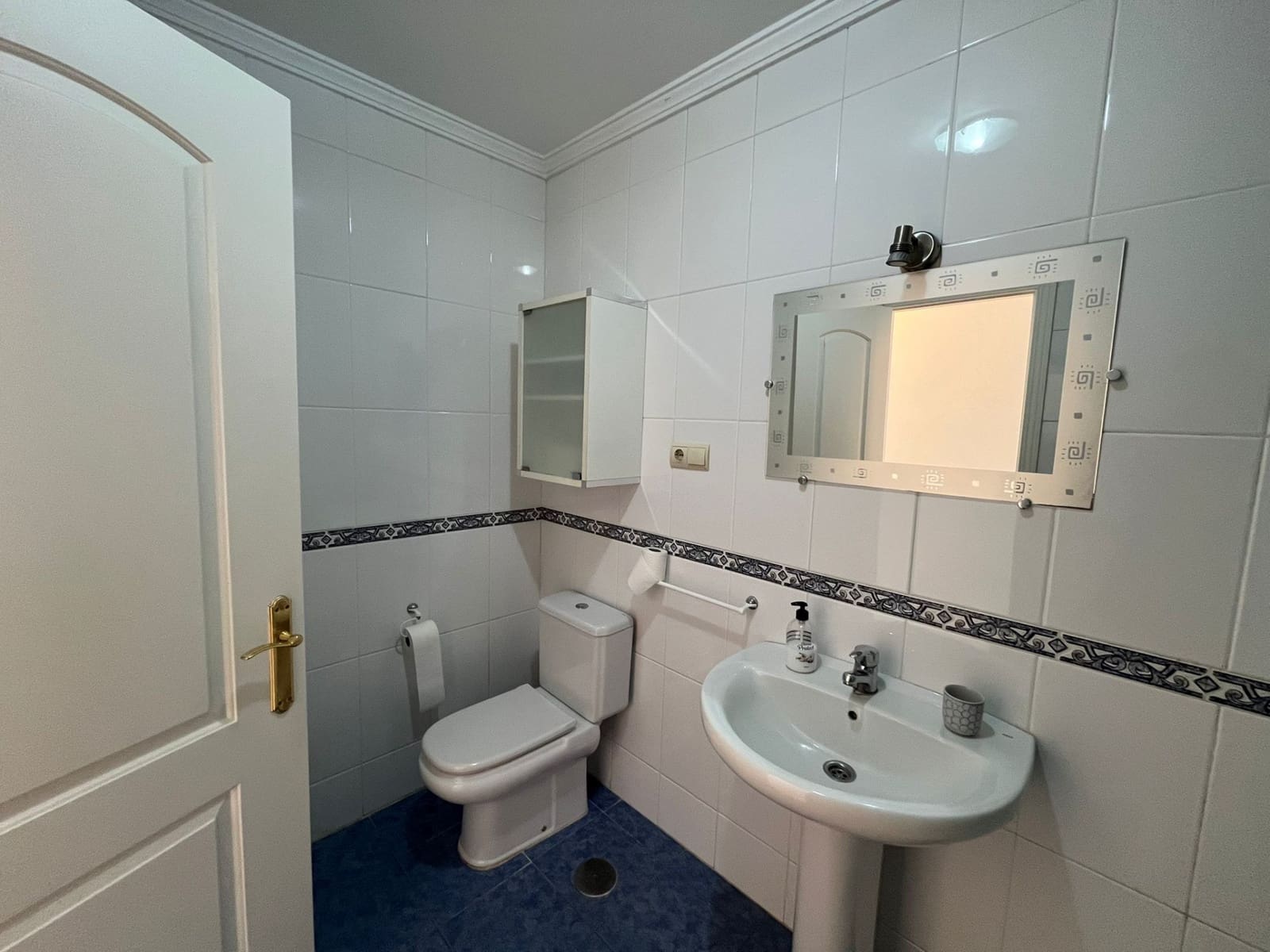 3 soveværelse Byhus til salg i Estepona med swimmingpool garage - € 575.000 (Ref: 9357790)