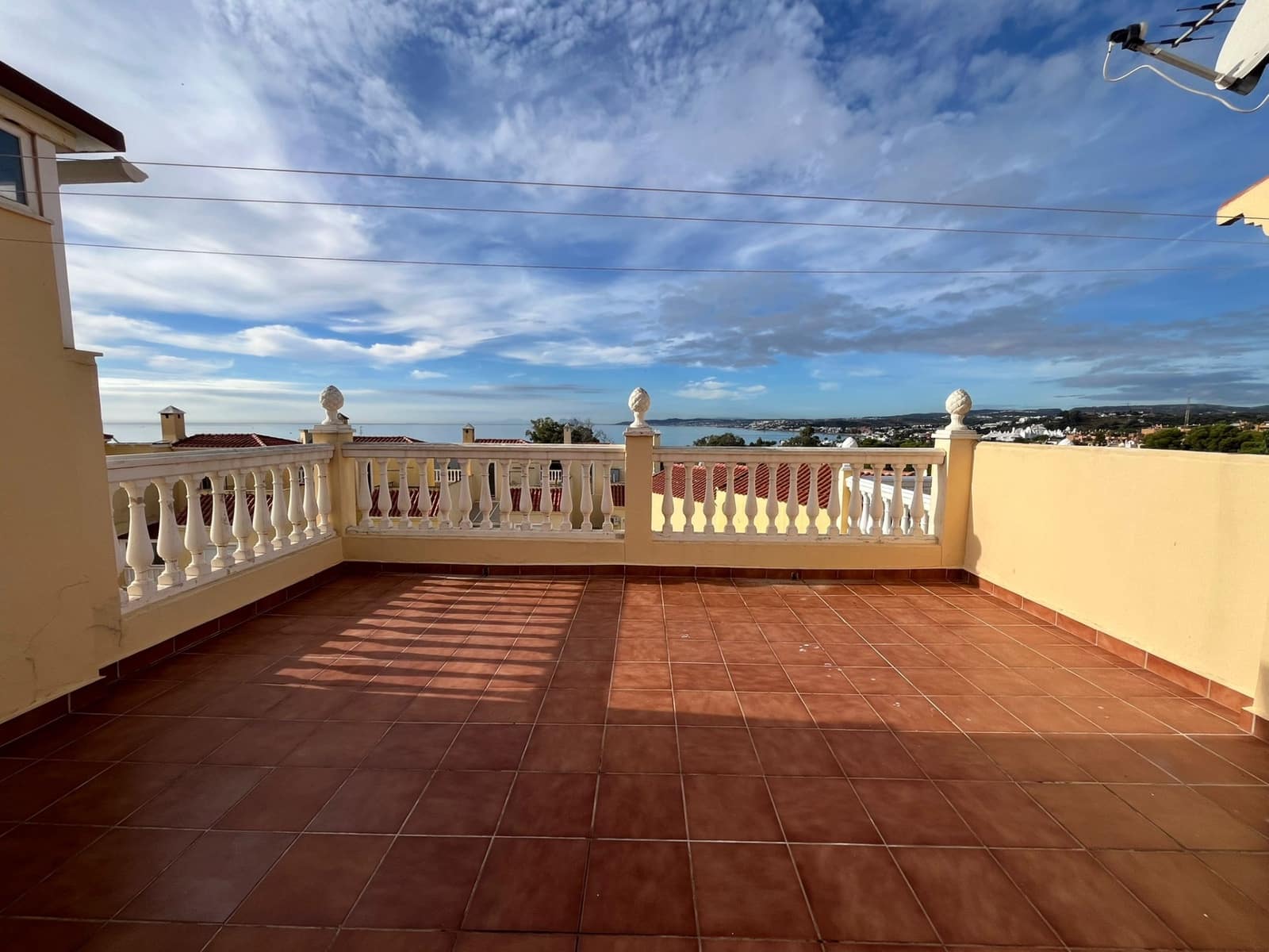 3 soveværelse Byhus til salg i Estepona med swimmingpool garage - € 575.000 (Ref: 9357790)