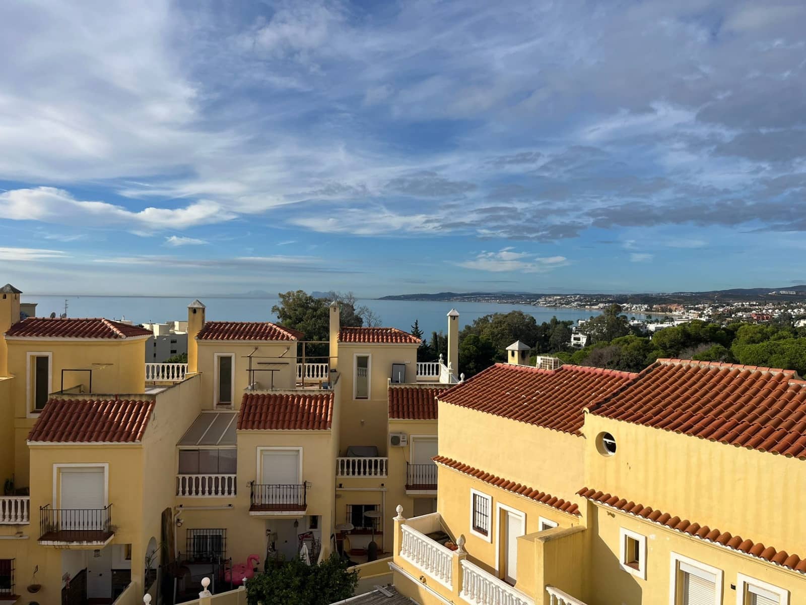 3 soveværelse Byhus til salg i Estepona med swimmingpool garage - € 575.000 (Ref: 9357790)