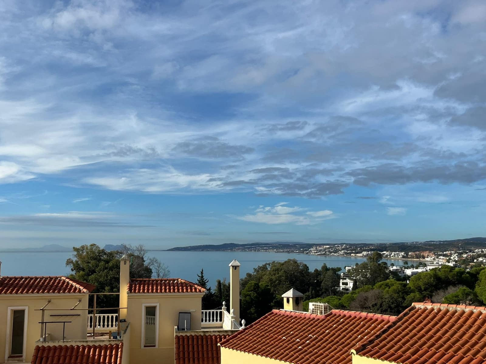 3 soveværelse Byhus til salg i Estepona med swimmingpool garage - € 575.000 (Ref: 9357790)