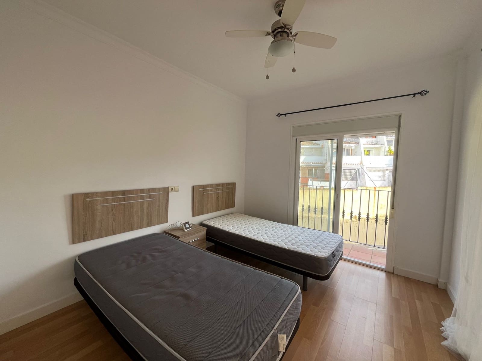 3 soveværelse Byhus til salg i Estepona med swimmingpool garage - € 575.000 (Ref: 9357790)