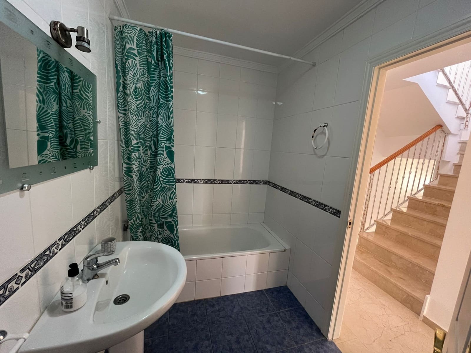 3 soveværelse Byhus til salg i Estepona med swimmingpool garage - € 575.000 (Ref: 9357790)