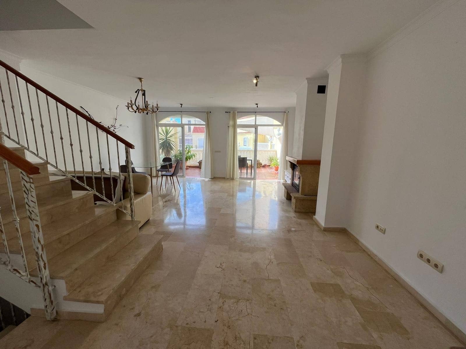 3 quarto Casa em Banda para venda em Estepona com piscina garagem - 500 000 € (Ref: 9357790)