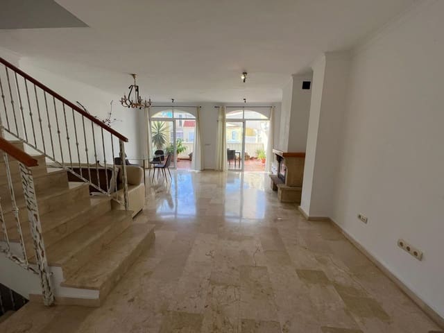 Casa de 3 habitaciones en Seghers, Estepona en venta con piscina garaje - 500.000 € (Ref: 9357790)