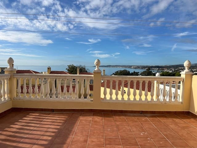 Casa de 3 habitaciones en Seghers, Estepona en venta con piscina garaje - 500.000 € (Ref: 9357790)