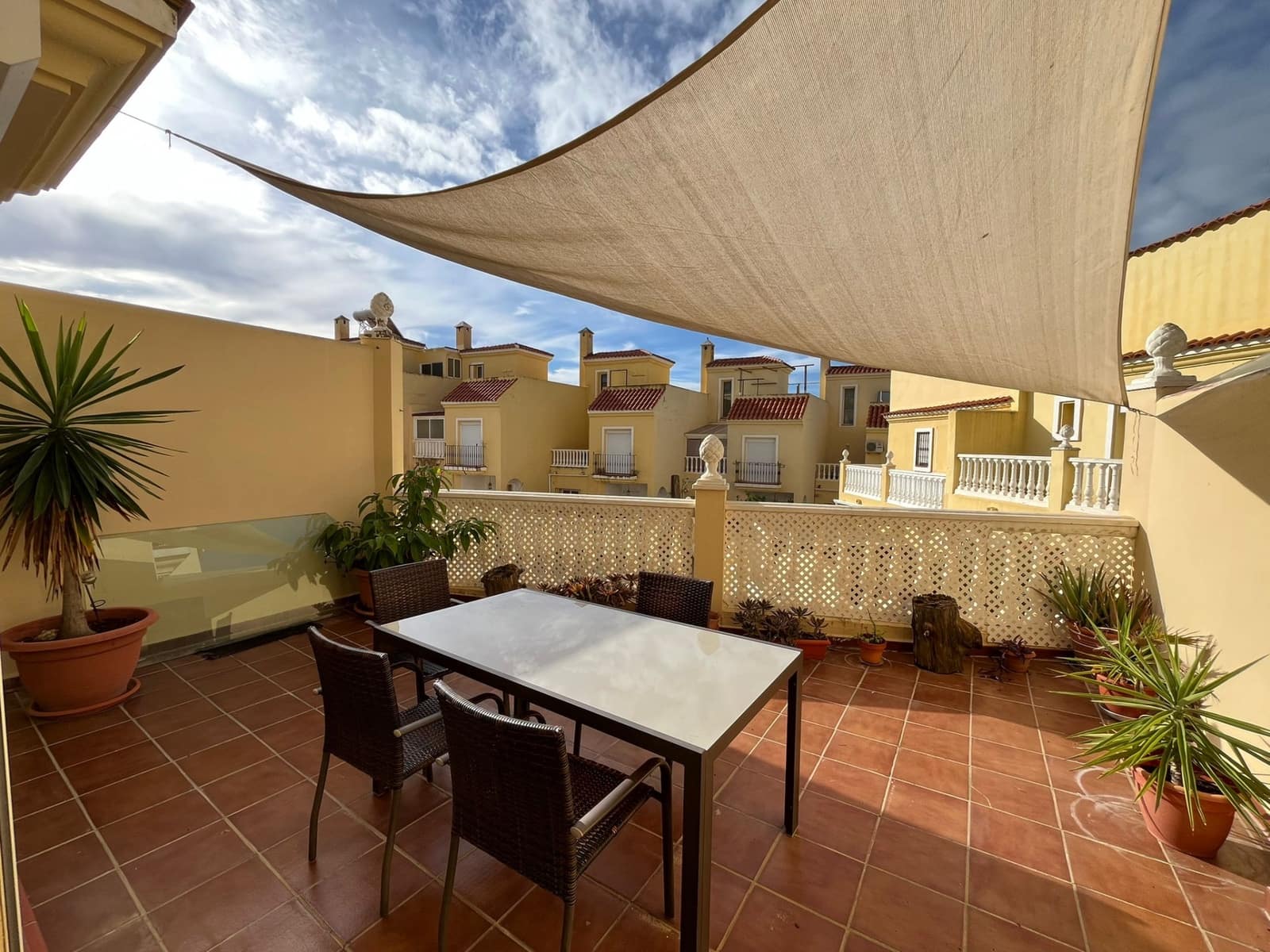 3 quarto Casa em Banda para venda em Estepona com piscina garagem - 500 000 € (Ref: 9357790)
