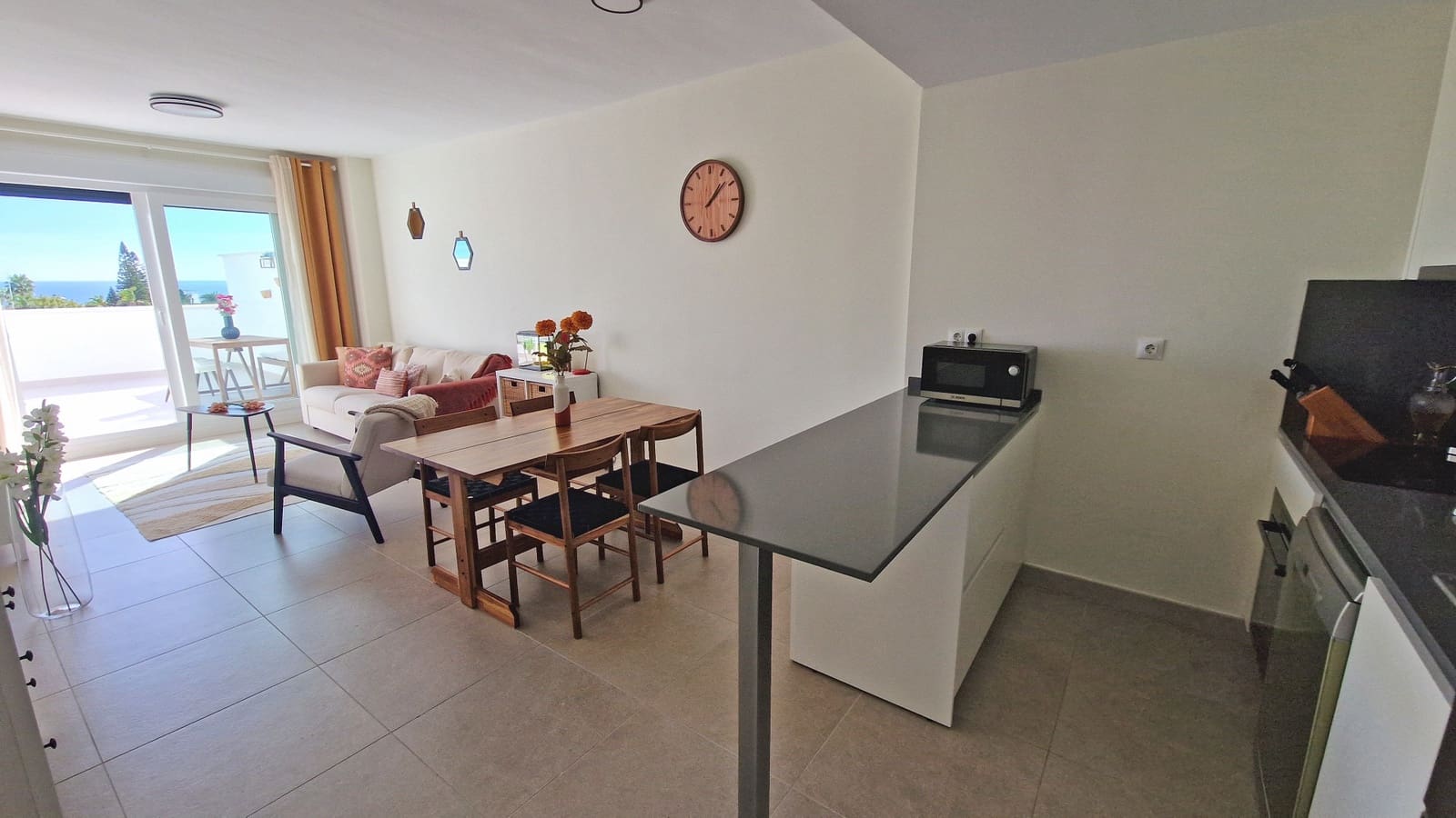 3 bedroom Apartment for sale in Estepona with pool garage - € 439,000 (Ref: 9371229)
