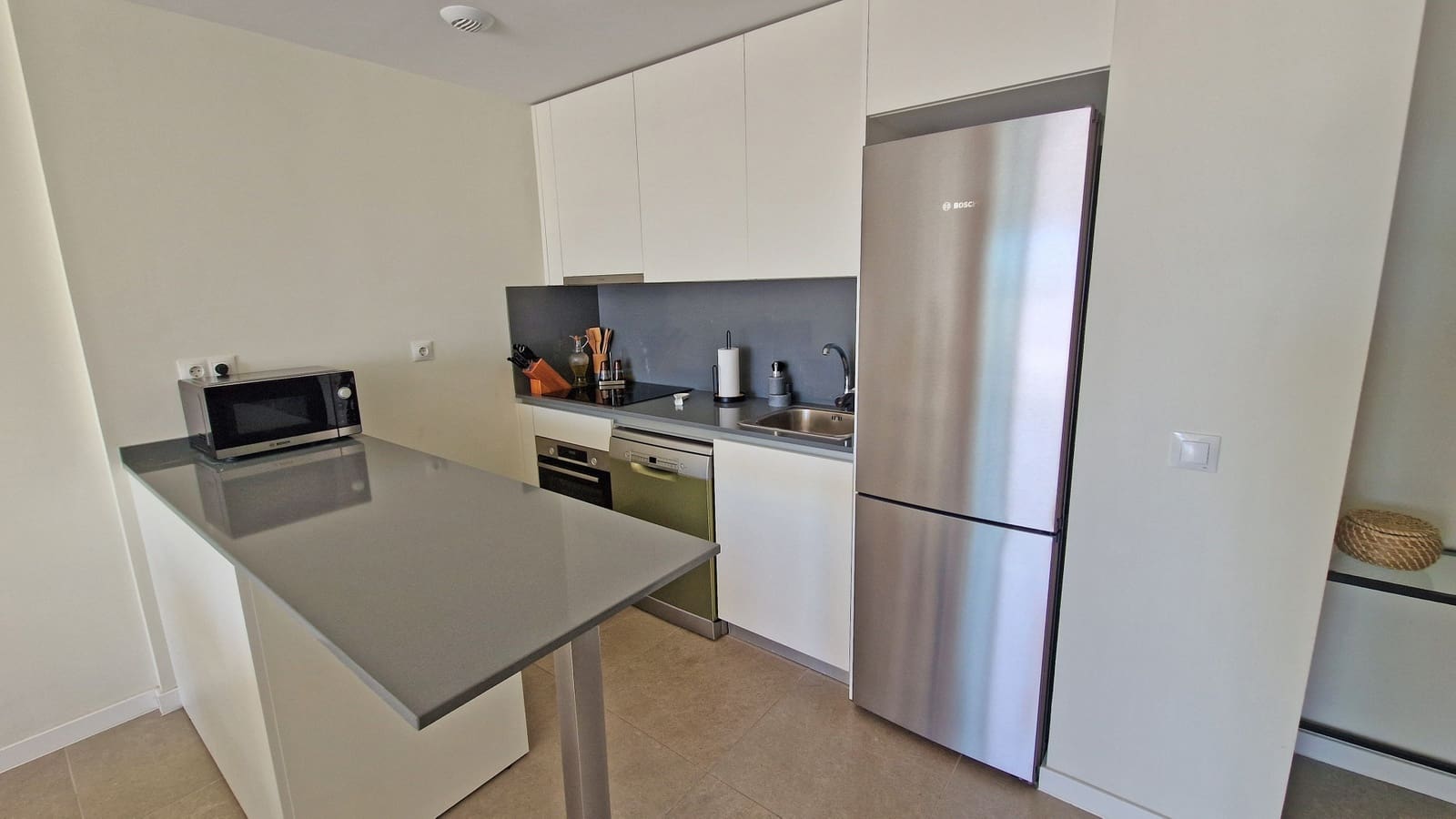 3 bedroom Apartment for sale in Estepona with pool garage - € 439,000 (Ref: 9371229)