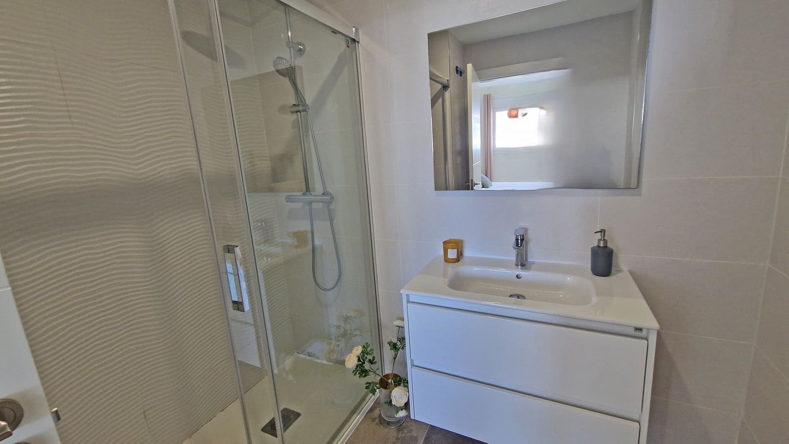 3 bedroom Apartment for sale in Estepona with pool garage - € 439,000 (Ref: 9371229)