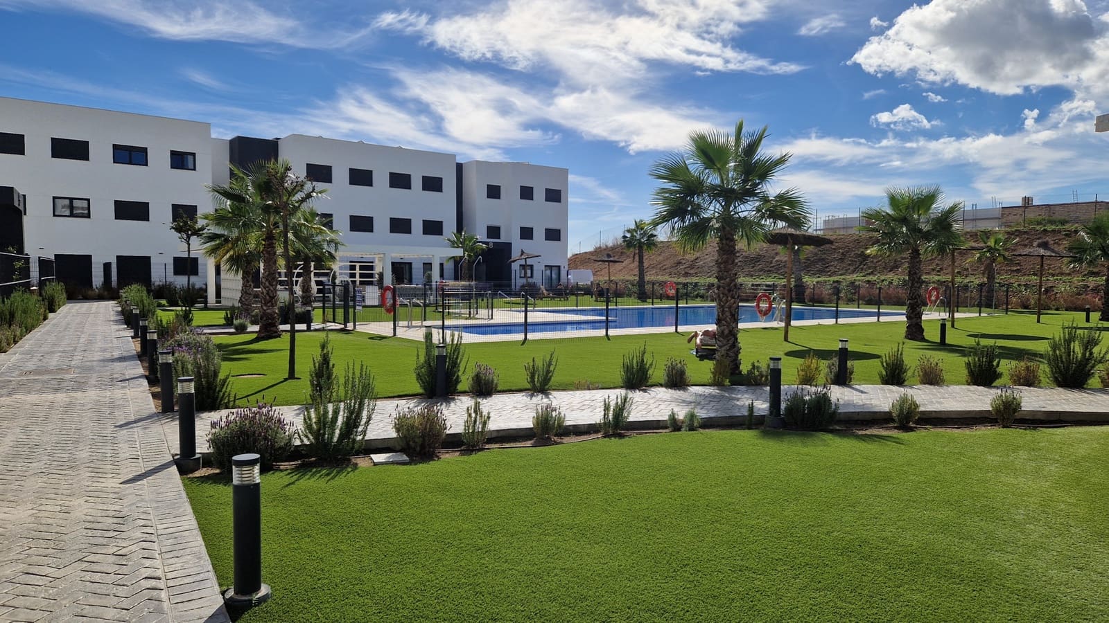 3 bedroom Apartment for sale in Estepona with pool garage - € 439,000 (Ref: 9371229)