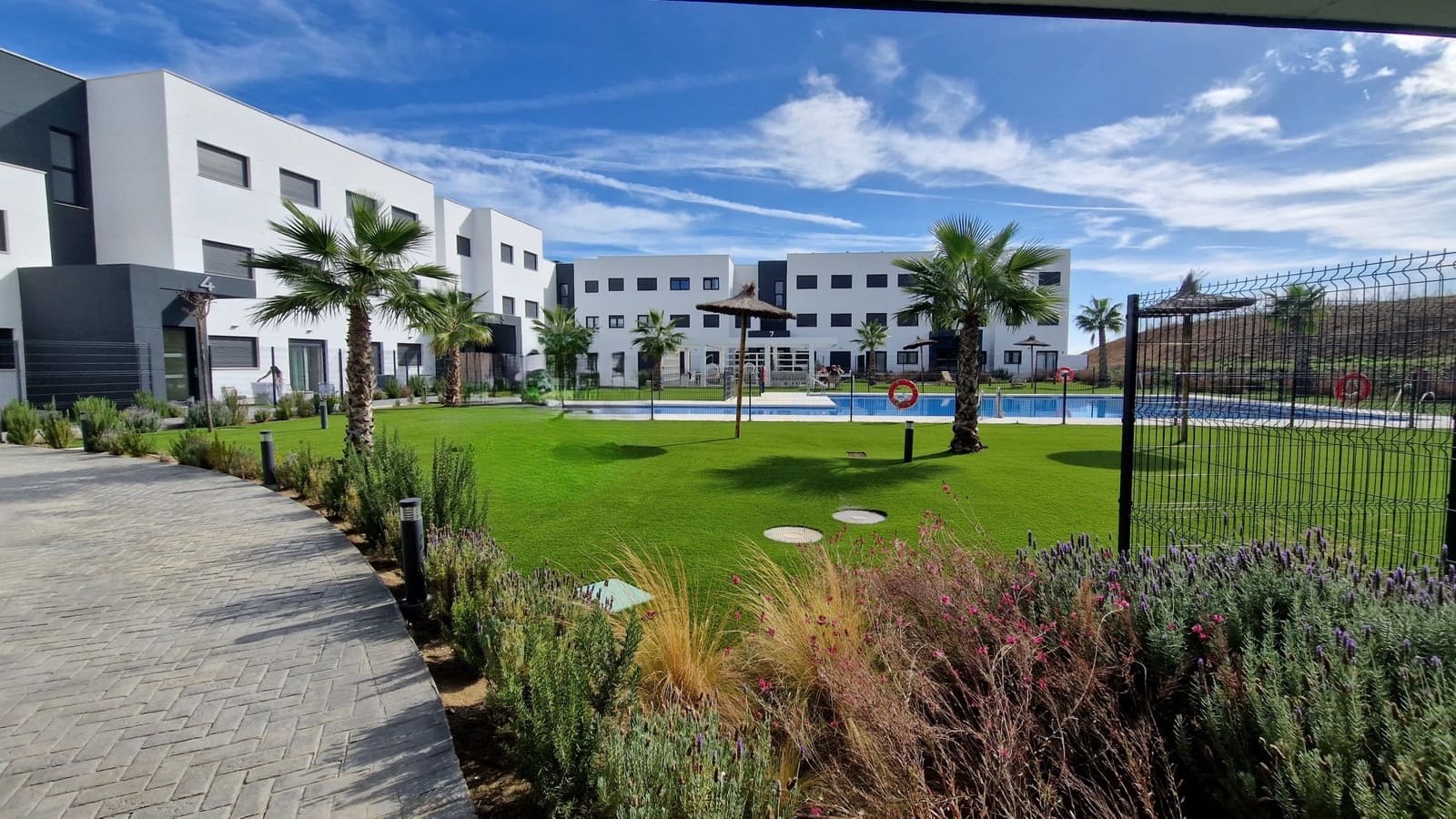 3 bedroom Apartment for sale in Estepona with pool garage - € 439,000 (Ref: 9371229)