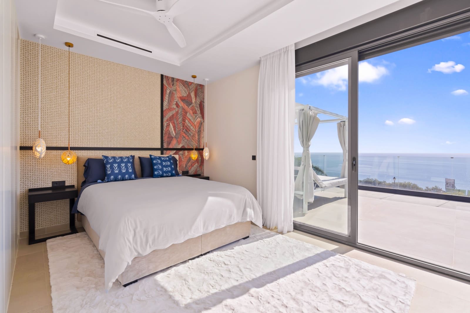 4 soveværelse Villa til salg i Manilva med swimmingpool garage - € 2.495.000 (Ref: 9371230)