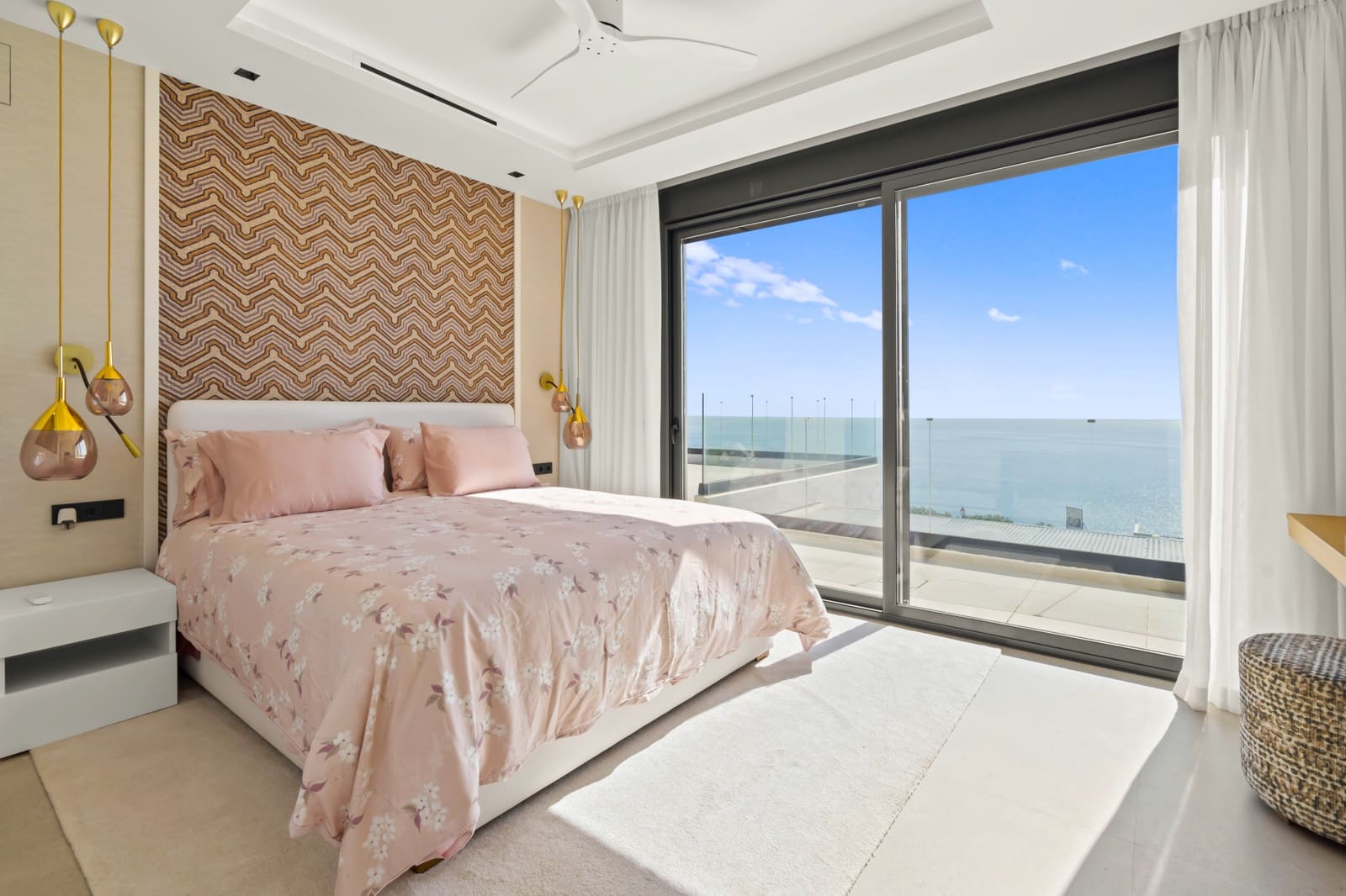 4 soveværelse Villa til salg i Manilva med swimmingpool garage - € 2.495.000 (Ref: 9371230)