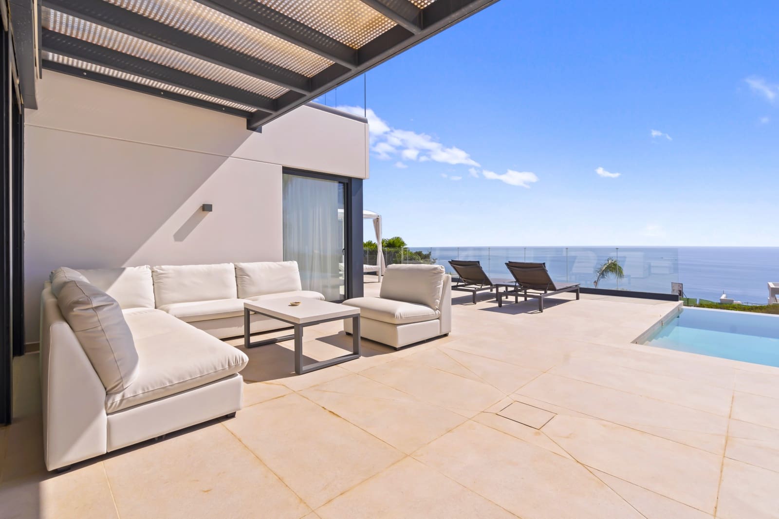 4 soveværelse Villa til salg i Manilva med swimmingpool garage - € 2.495.000 (Ref: 9371230)