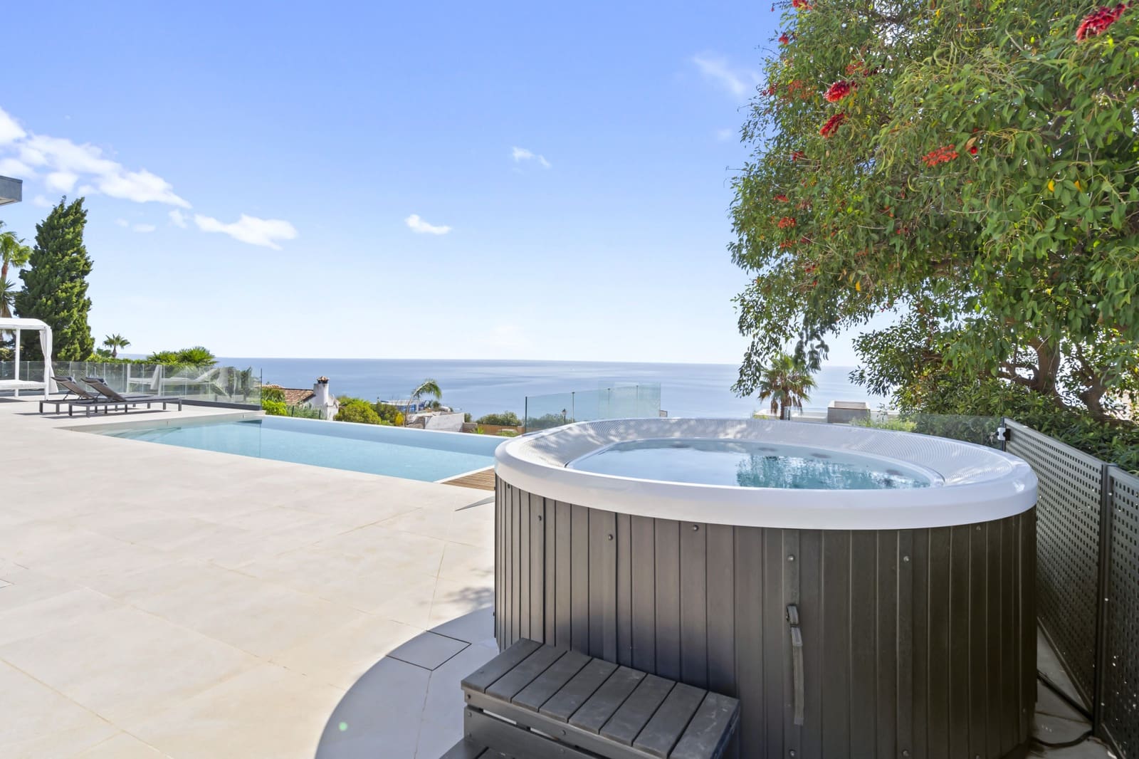 4 soveværelse Villa til salg i Manilva med swimmingpool garage - € 2.495.000 (Ref: 9371230)