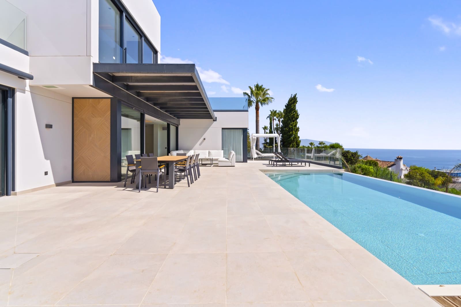 4 soveværelse Villa til salg i Manilva med swimmingpool garage - € 2.495.000 (Ref: 9371230)