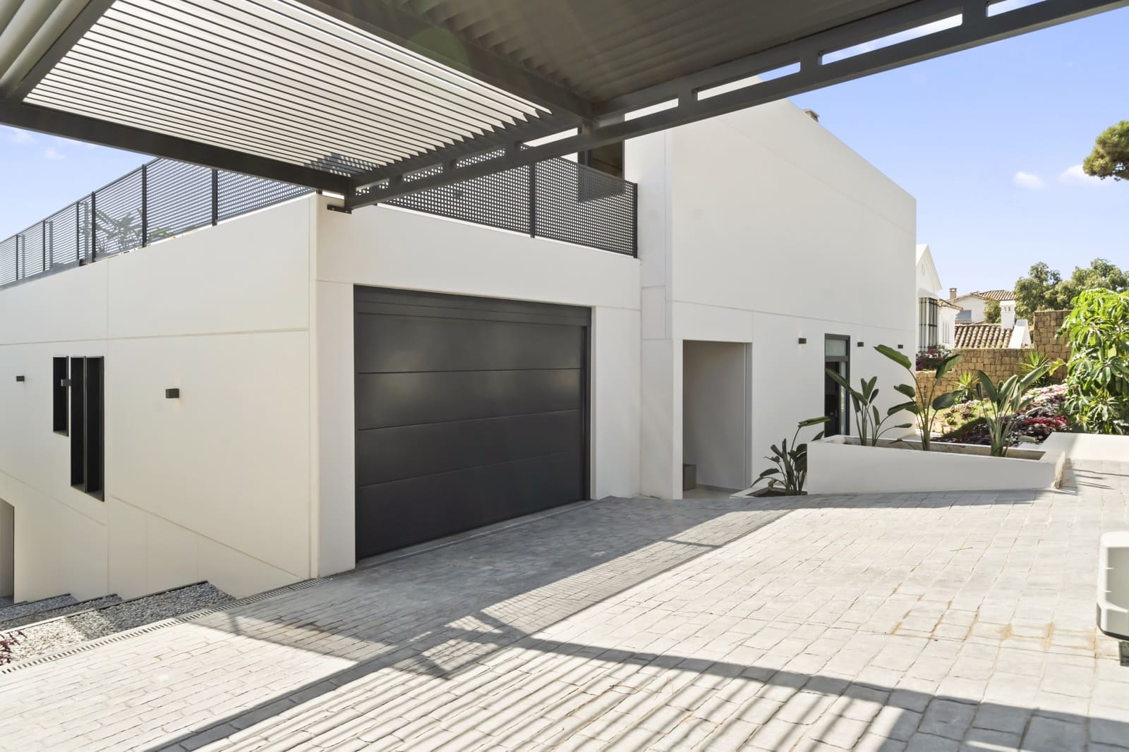 4 soveværelse Villa til salg i Manilva med swimmingpool garage - € 2.495.000 (Ref: 9371230)